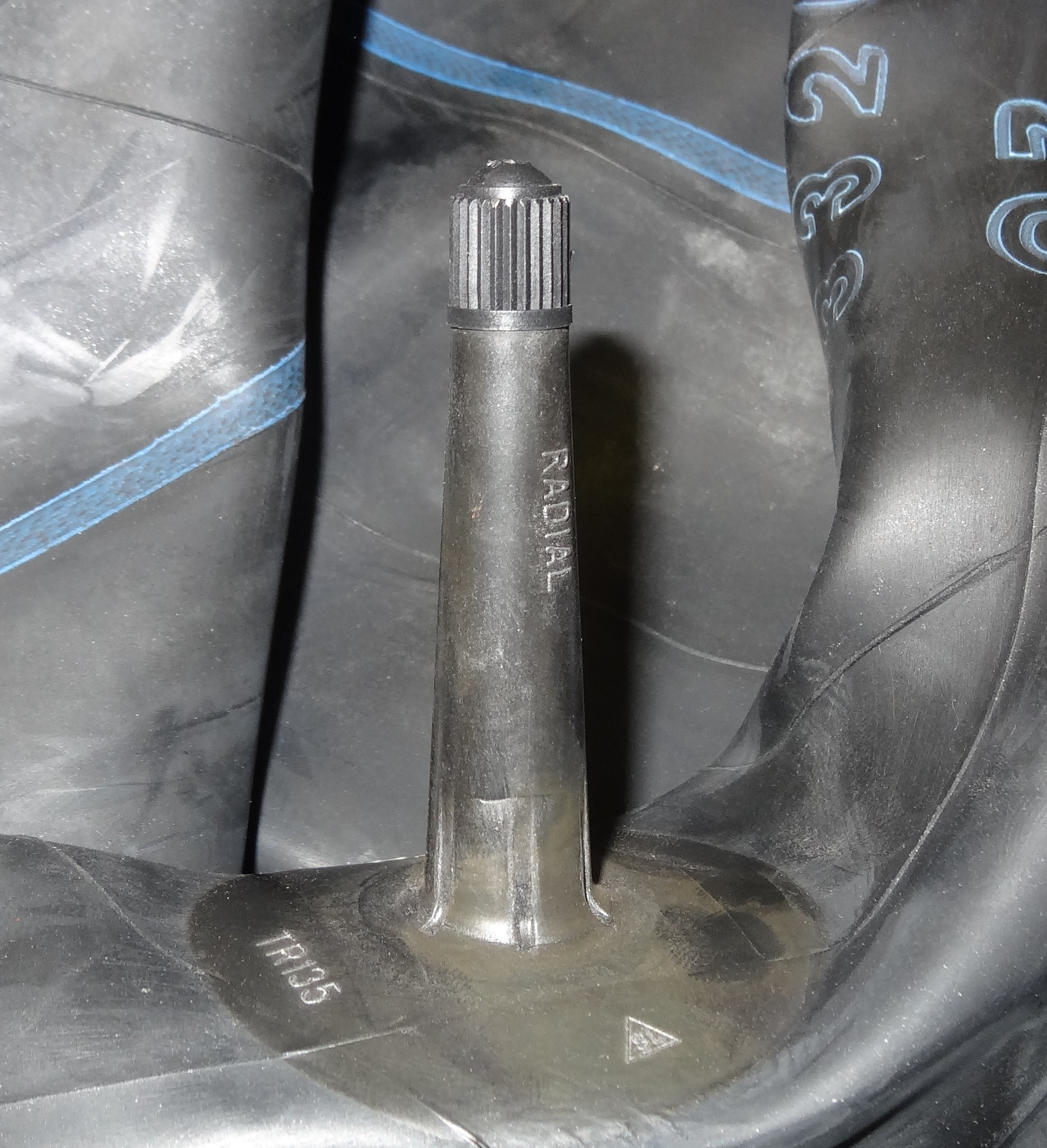 TR135 Valve Stem